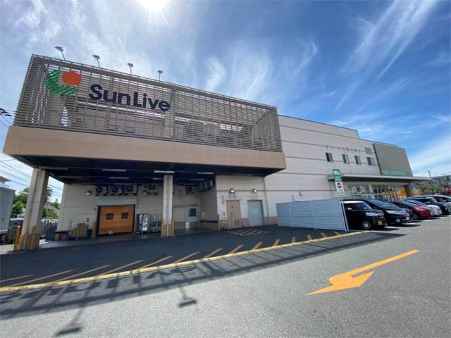 スーパー　サンリブ折尾店（スーパー）まで580m