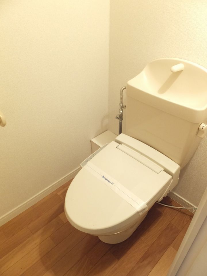 トイレ　温水洗浄便座設置済み