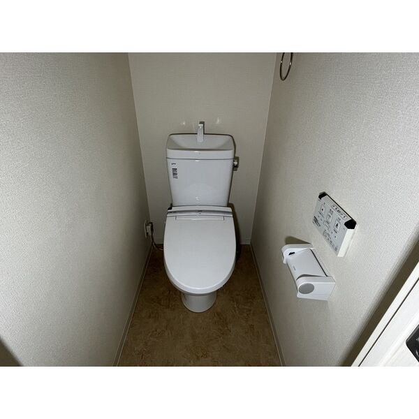 トイレ　※別室の参考写真の為、現況優先です。