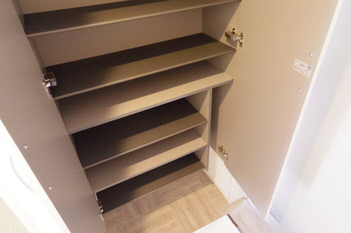 玄関　シューズボックス