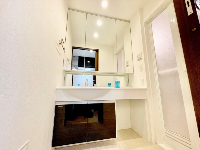 洗面設備　同一建物内３０８号室内装写真転載