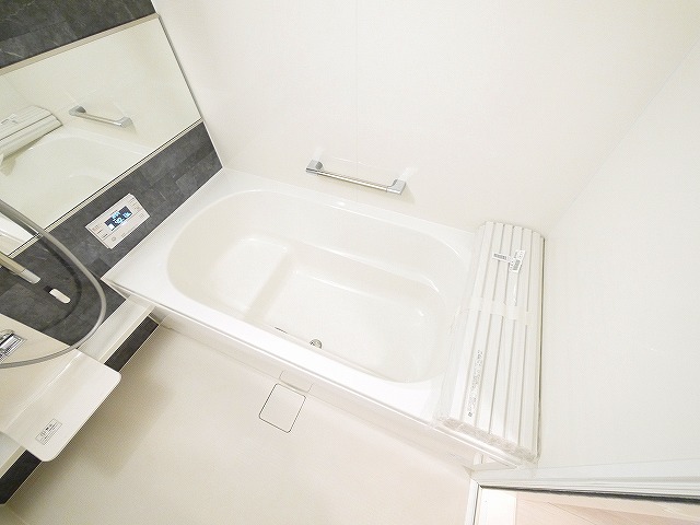 バス・シャワールーム　落ち着いた空間のお風呂です