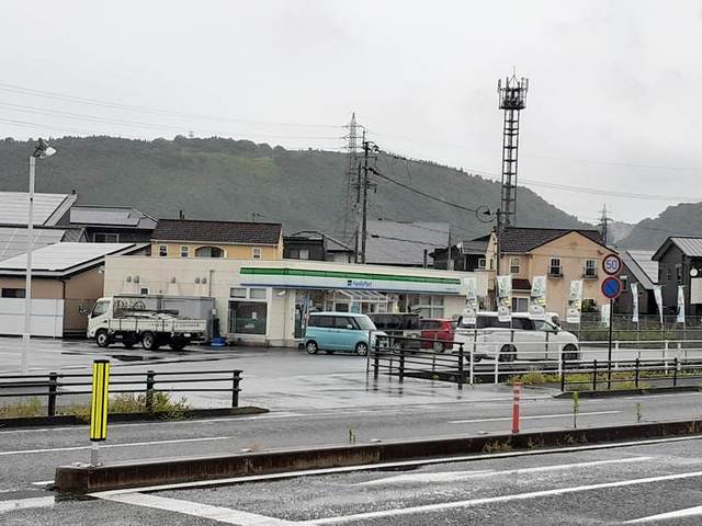 コンビニ　ファミリーマート加治木インター（コンビニ）まで450m
