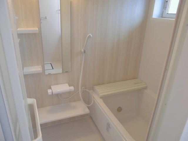 バス・シャワールーム　浴室は独立！もちろん追い焚き機能付き！