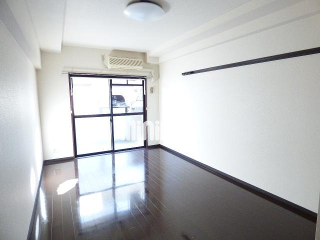 居室・リビング　広々したお部屋が魅力的ですね