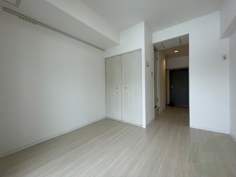 その他部屋・スペース　洋室を別角度から撮りました。どう家具を配置しますか？