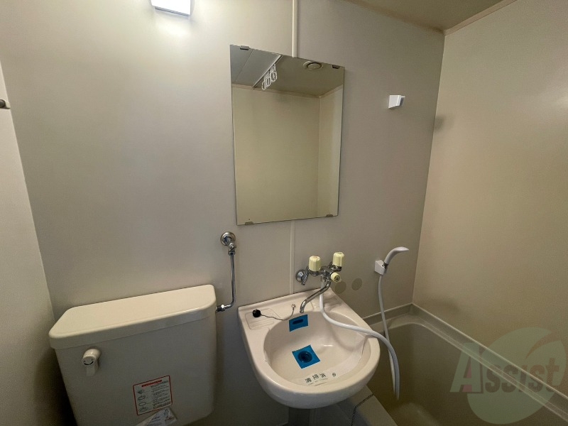 洗面設備　ユニットバス内の洗面台です。朝の身支度もスムーズです。