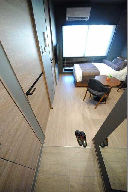 玄関　写真は７０２号室