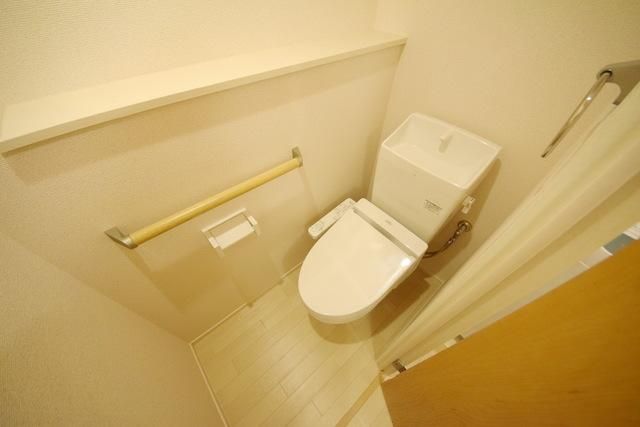 トイレ　ウォシュレット付です♪