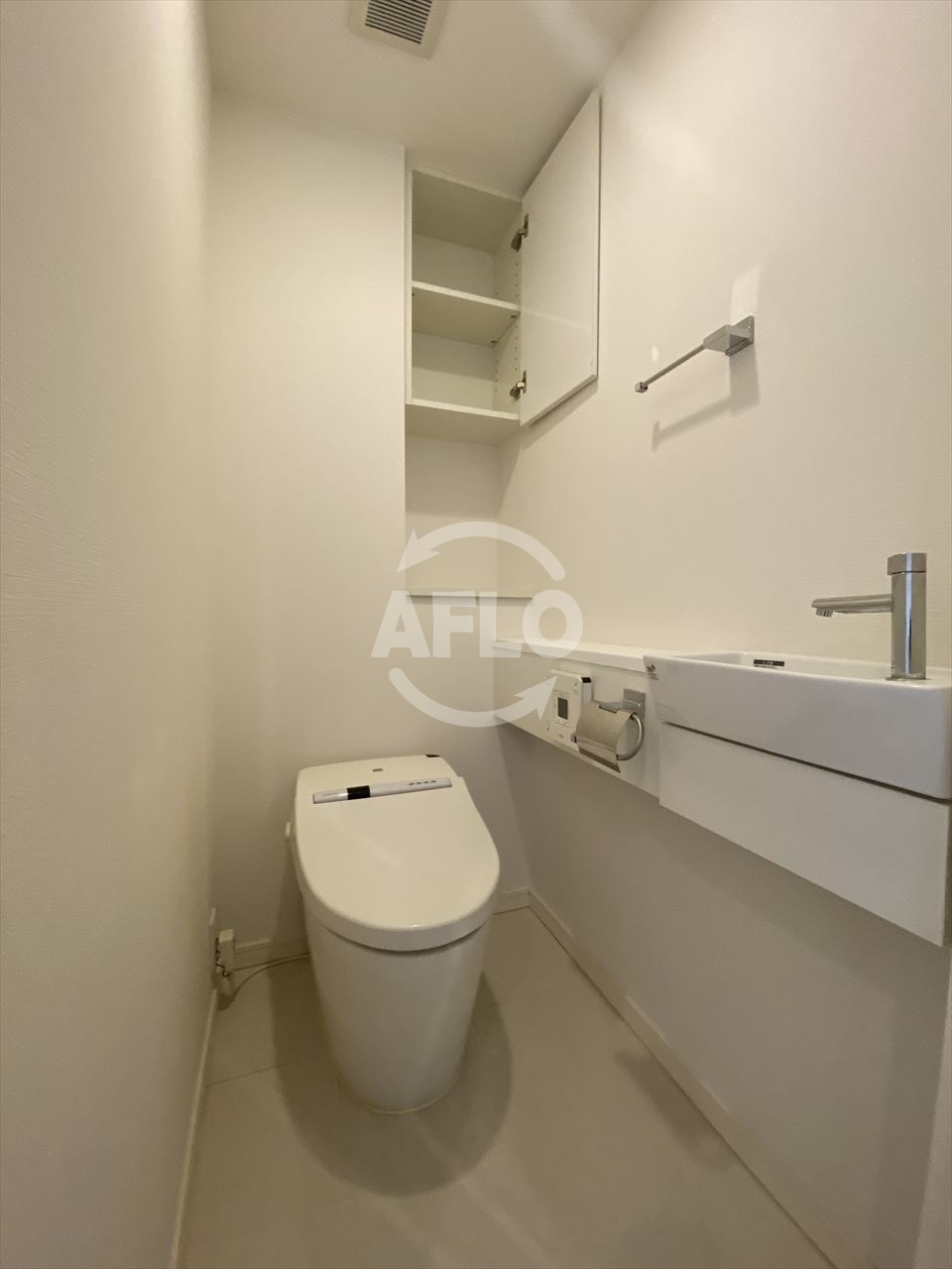 トイレ　本町橋タワー　温水洗浄便座