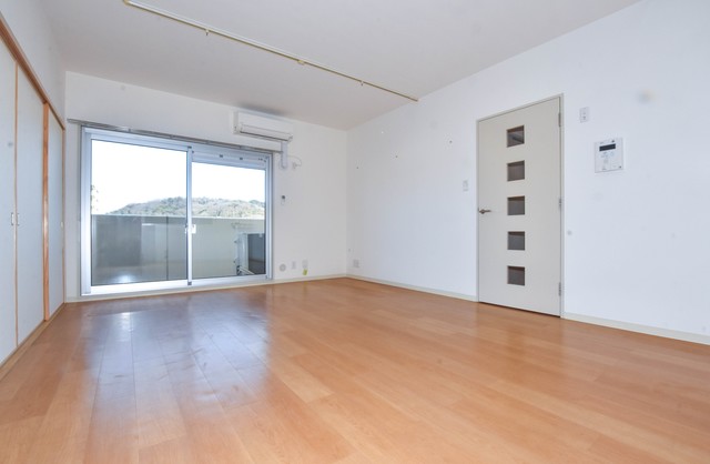 居室・リビング　リビング・ダイニングにはエアコンが設置されています