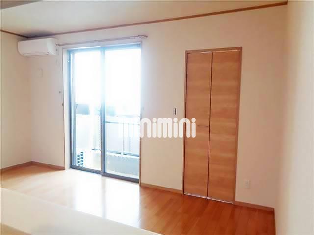 居室・リビング　納戸サイズの収納があります