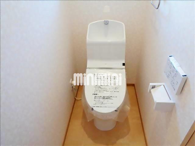 トイレ　もちろんシャワー付きです
