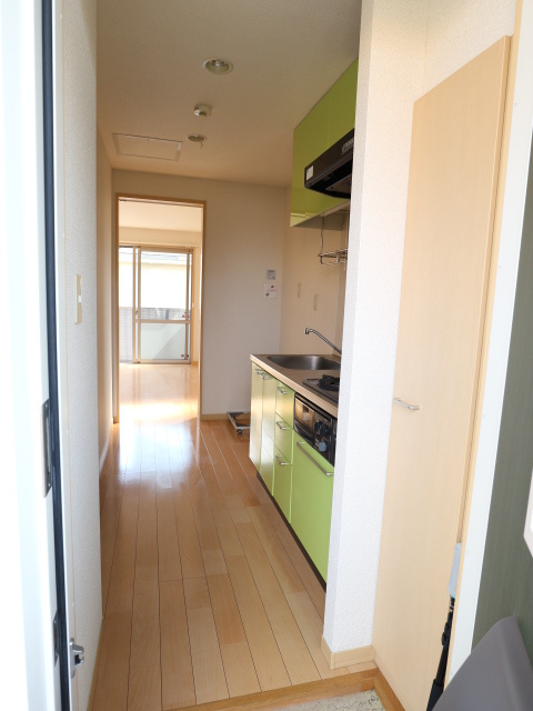 玄関　※写真は他号室です