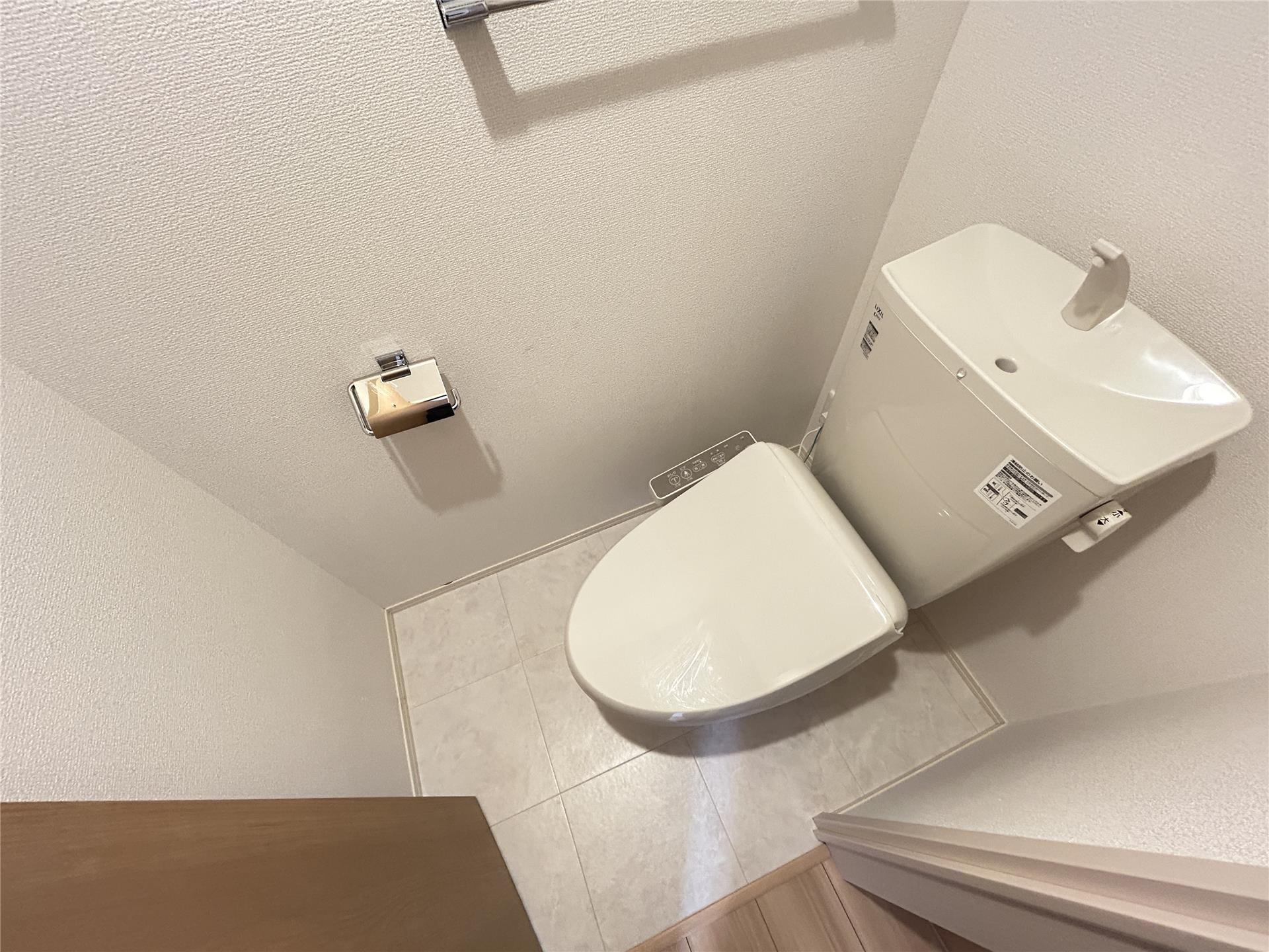 トイレ　温水洗浄暖房便座付トイレ