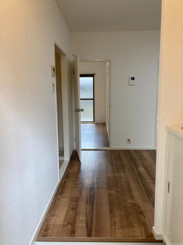 玄関　玄関側から見た室内です！