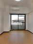 居室・リビング　同型のお部屋です。