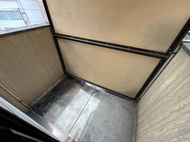 バルコニー　同物件別号室のものです