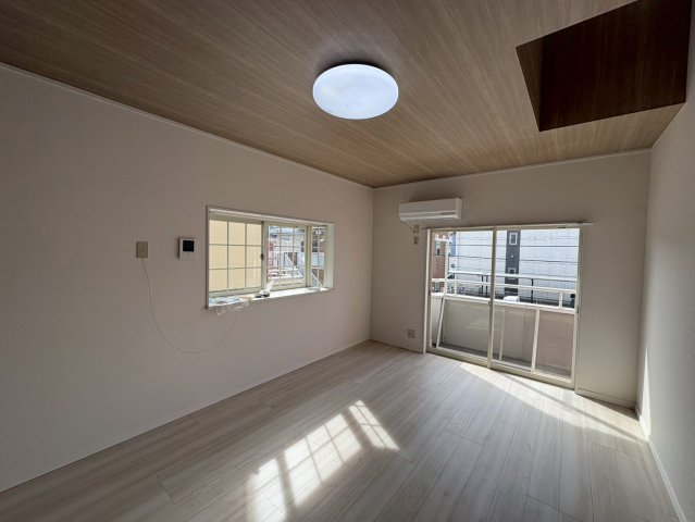 居室・リビング　他部屋参考写真です