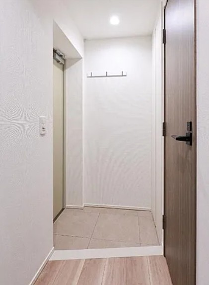 玄関　※別部屋参考写真