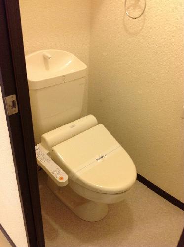 トイレ　ウォシュレットつきのお手洗い！