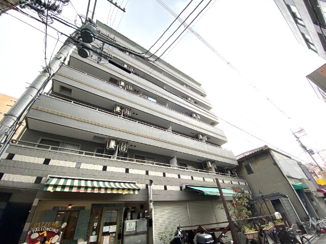 建物外観　十三駅から徒歩２分！