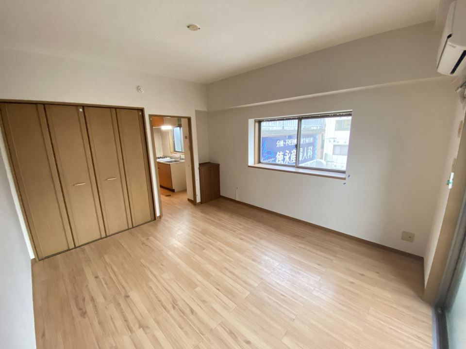 居室・リビング　９畳洋間の角部屋です