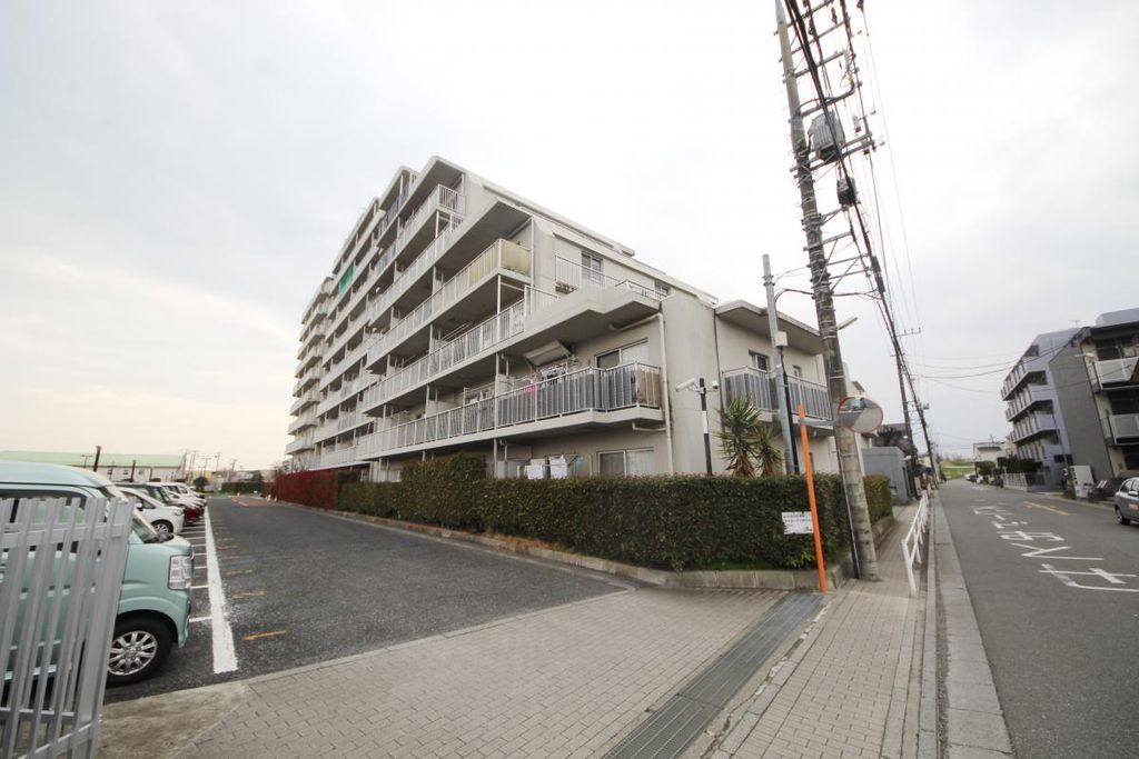 建物外観　駐車場