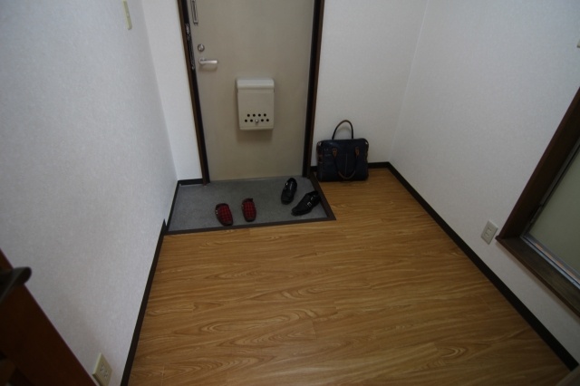 玄関　他のお部屋の参考写真となります。