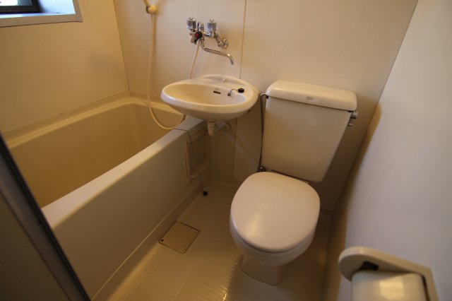トイレ　他のお部屋の参考写真となります。