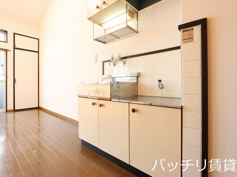 キッチン　別号室タイプの為、現状を優先致します。