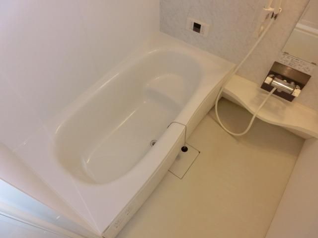バス・シャワールーム　ゆったりとした一坪バス