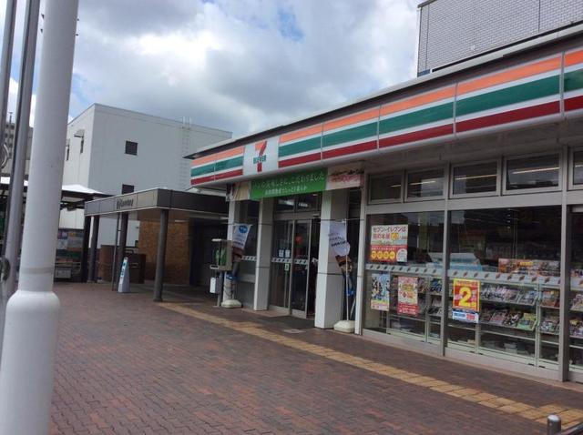 コンビニ　セブンイレブン八潮駅北口店（コンビニ）まで446m