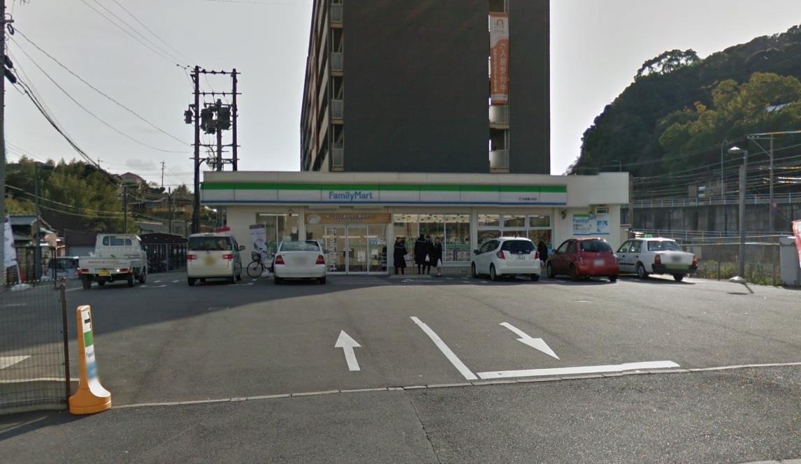 コンビニ　ファミリーマート／折尾堀川町店（コンビニ）まで452m