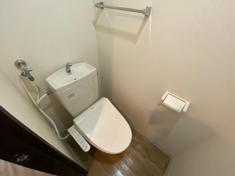 トイレ　トイレです。ウォシュレット付を探している方、おすすめです。