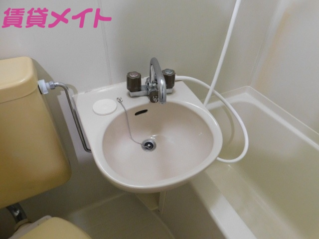 洗面設備　別部屋参考写真です