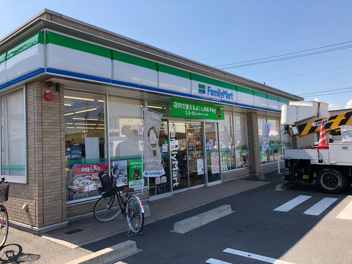 コンビニ　ファミリーマート倉敷中畝九丁目店（コンビニ）まで585m