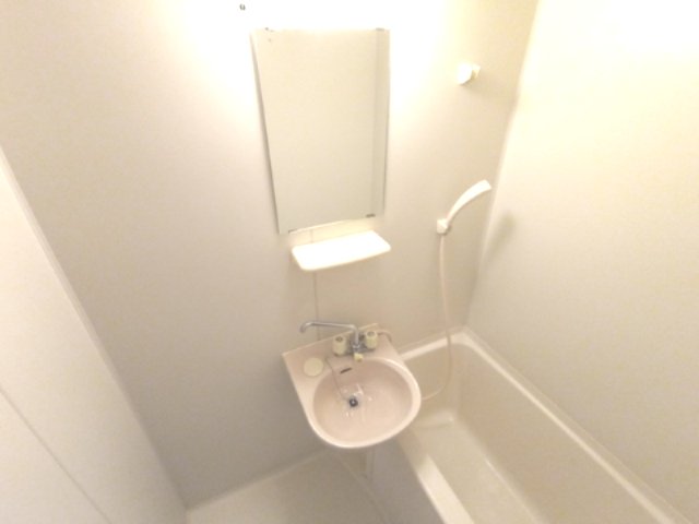 その他設備　浴室内の洗面台です
