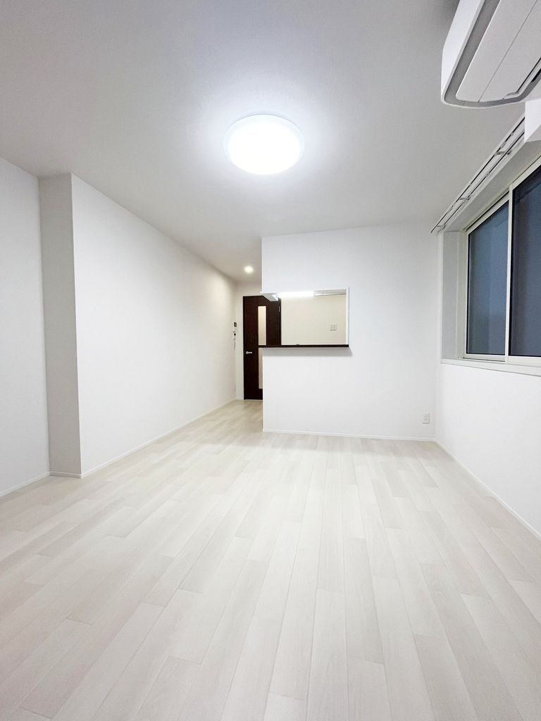 居室・リビング　※別部屋の参考写真です。
