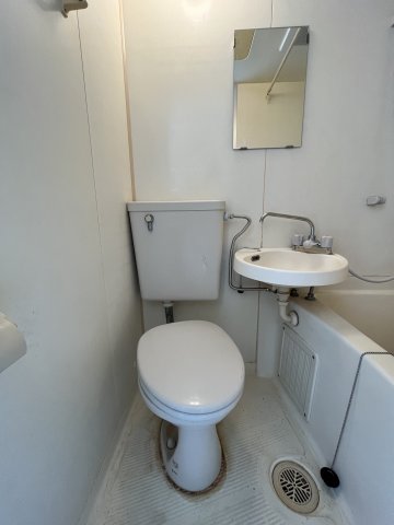 トイレ　浴室内にトイレがあります♪