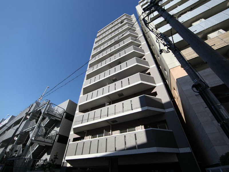 建物外観　オートロック　防犯カメラ　宅配ＢＯＸ　１フロア2部屋全角部屋