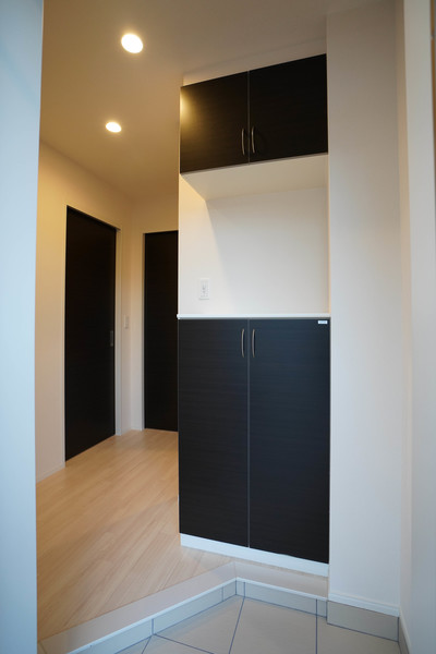 玄関　同じ建物の別なお部屋