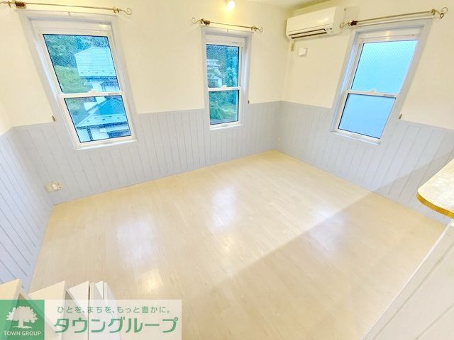 居室・リビング　同物件別部屋写真