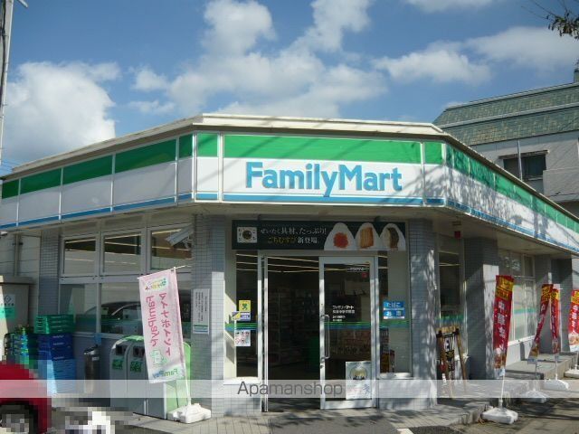 コンビニ　ファミリーマート紫原中学校前（コンビニ）まで300m