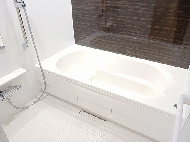 バス・シャワールーム　コンパクトで使いやすいお風呂です