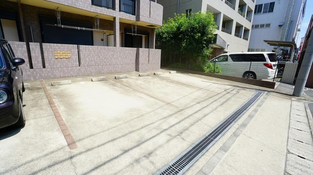 駐車場　アラモード・メゾン