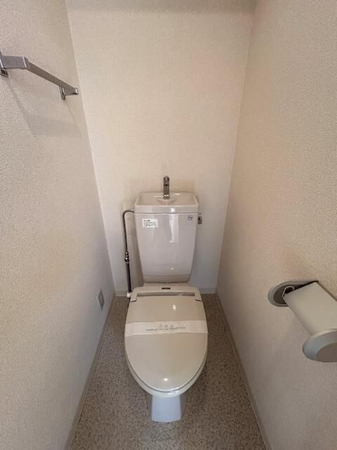 京王線 笹塚駅 徒歩8分 6階建 築25年のトイレ写真