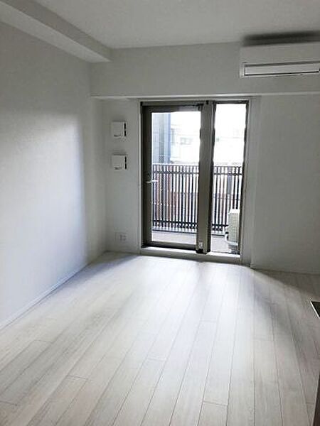 居室・リビング　写真は同タイプ住居です。