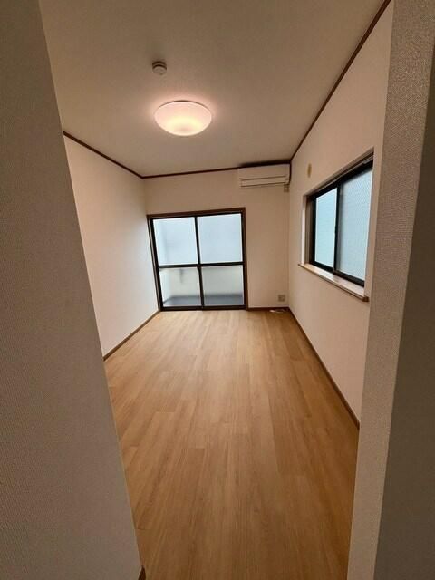 サンロイヤル関根の居間写真