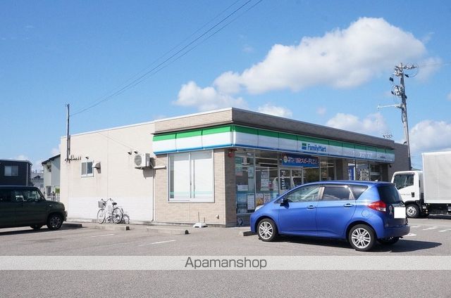 コンビニ　ファミリーマート（コンビニ）まで156m